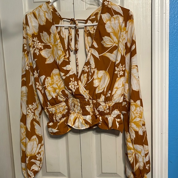Rue21 Tops - Rue 21 XL yellow white and brown blouse .